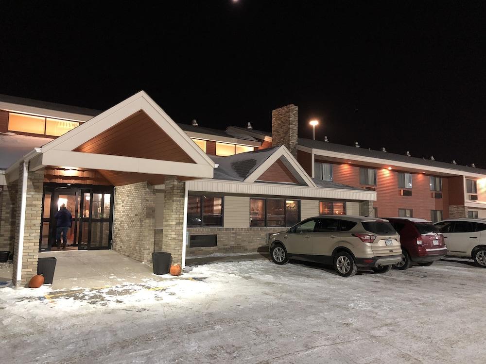 Americinn By Wyndham Fargo West Acres Exteriör bild