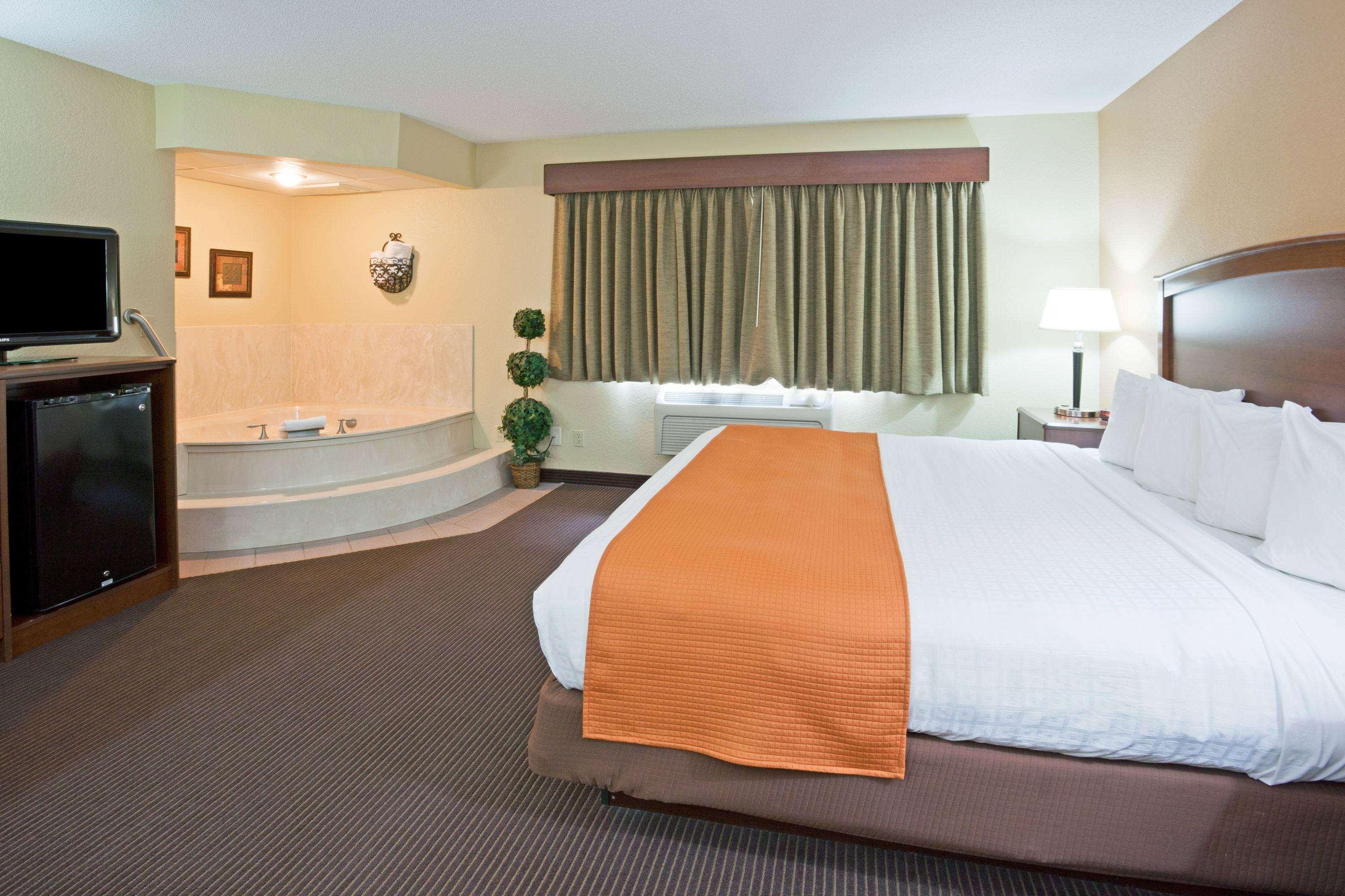 Americinn By Wyndham Fargo West Acres Exteriör bild